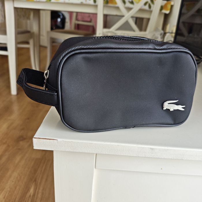 Lacoste чанта с несесер