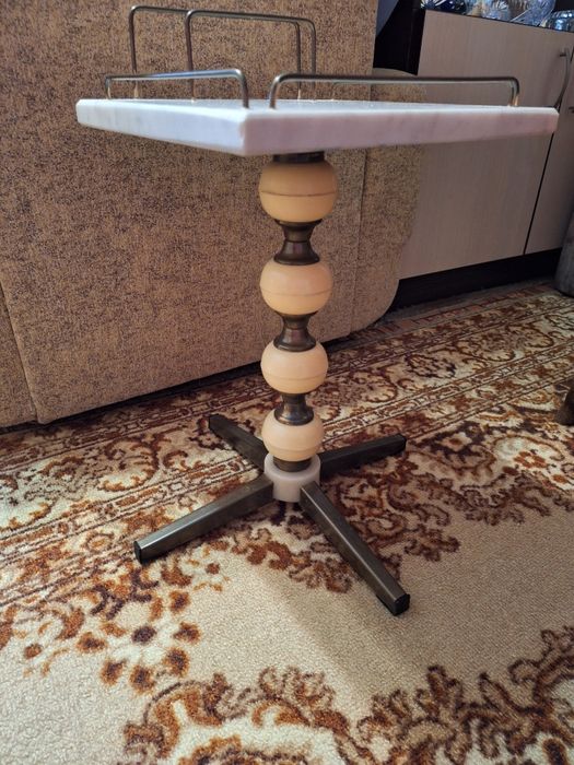 Холна мраморна маса