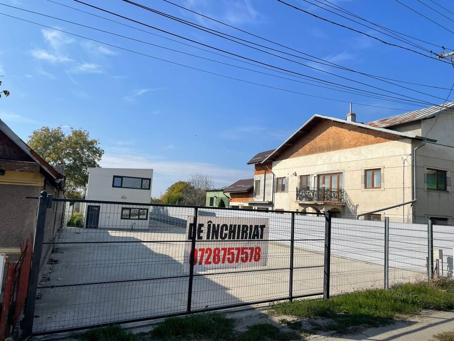 Teren +hala de vânzare , curte betonata , gard , apa , gaze , curent