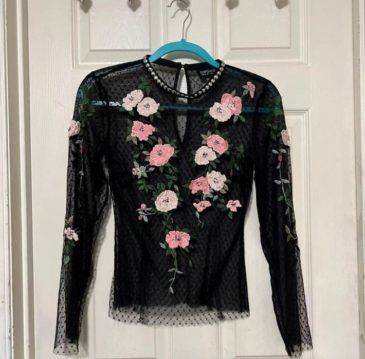 Нарядная блузка Topshop.