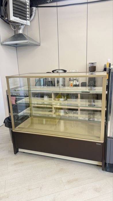Продам Кондитерскую витрину