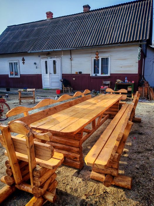 Vând mese cu scaune rustice