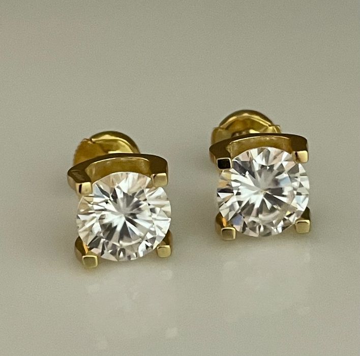 Сребърни позлатени обеци стил Cartier,  с камък моасонит.