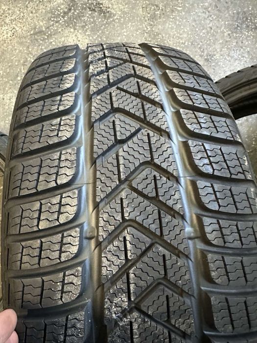 Зимни гуми 235/35/19