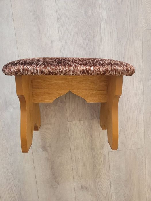 Продам 2 табуретки