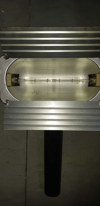 lampa metalica foarte puternica 1000w 220v