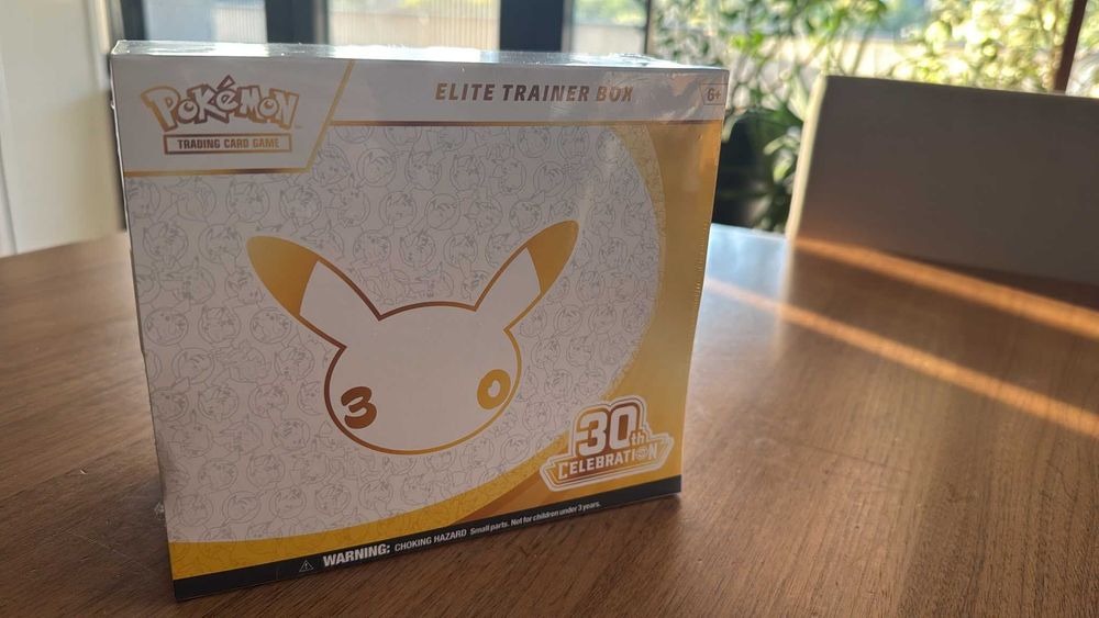ETB Box Pokemon 30th Celebrations Sigilat pokemon elite trainer box