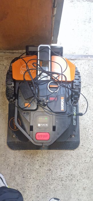 Robot de tuns iarba sau gazonul