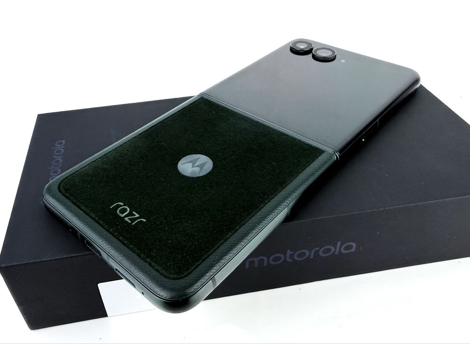 Motorola Razr 60 Ultra 512GB 16RAM Scarab Перфектен! 3г. Гаранция!