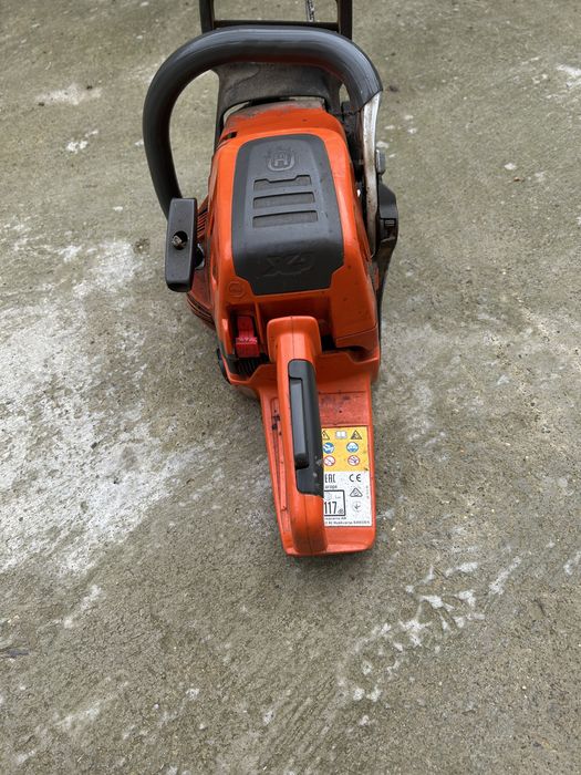 Vînd Huzvarna 550 adusa din Germania eu am lucrat cu ea e ca noua