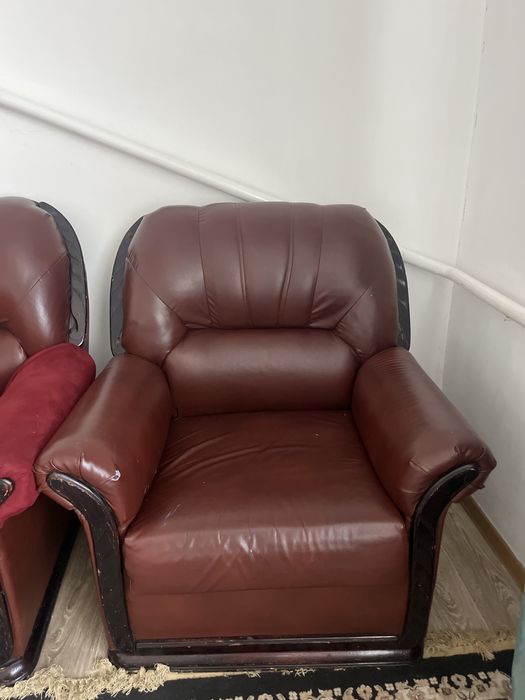 Продам б/у диван