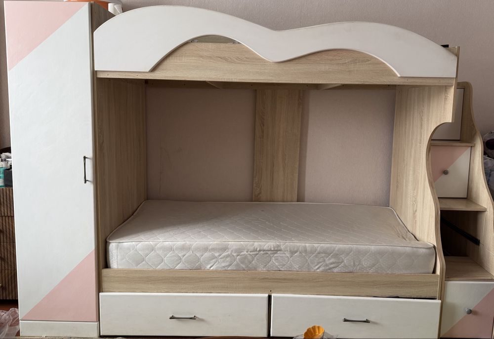 Продам двухярусную кровать