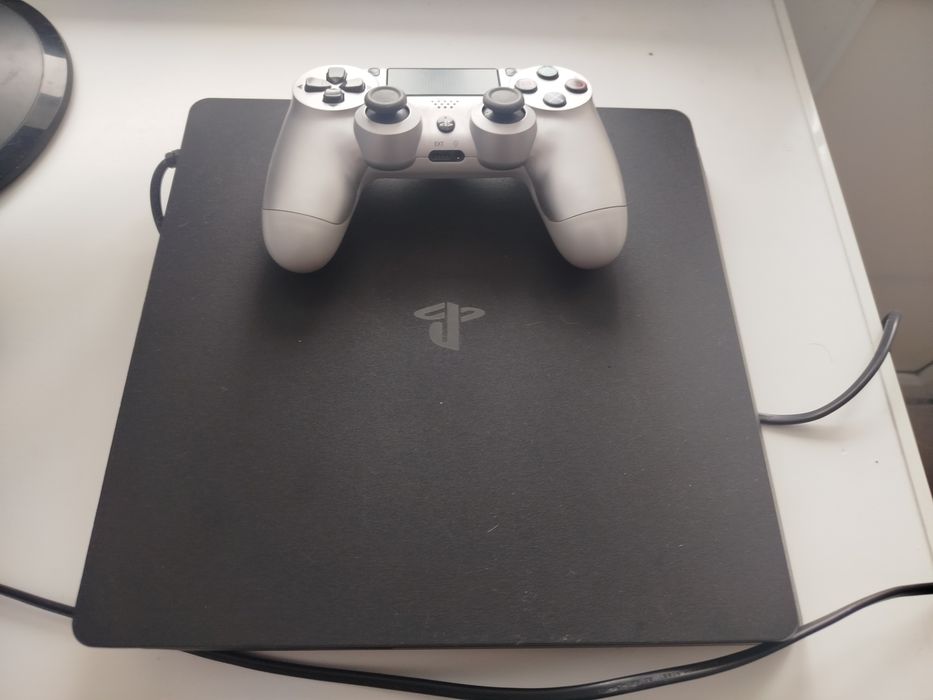Playstation 4 slim