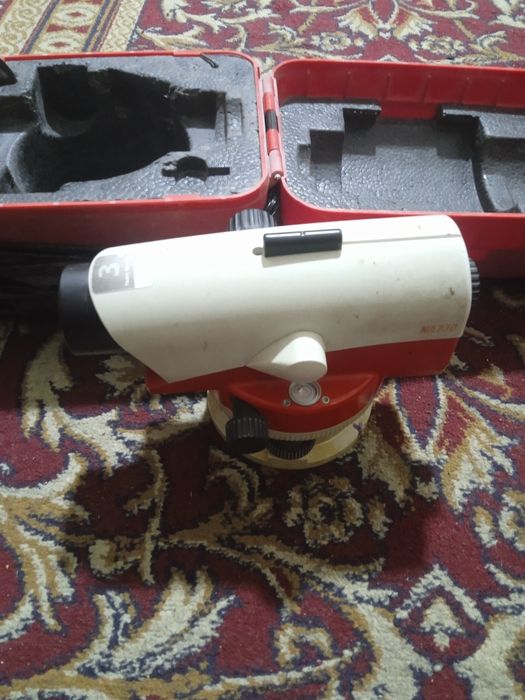 nivelir NA 730 quvvatlantruvchi