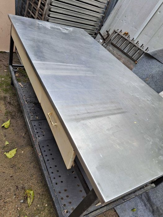 Работни маси и оборудване