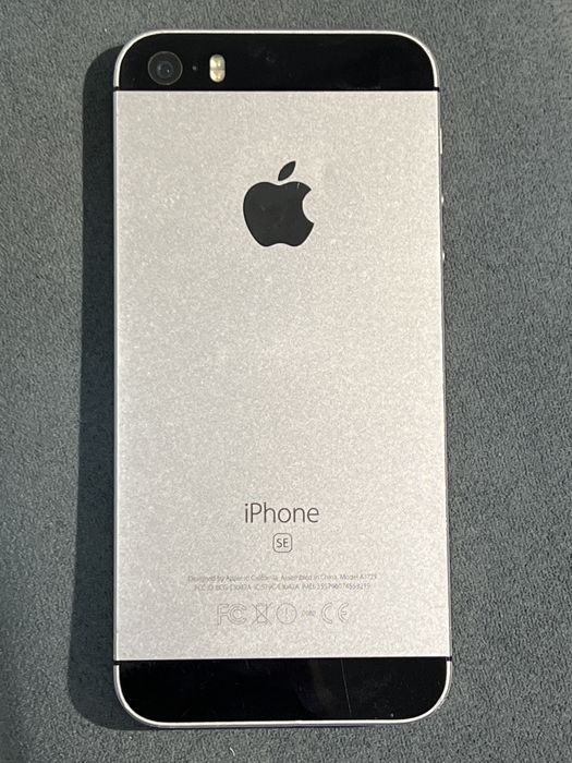 Iphone SE серый цвет