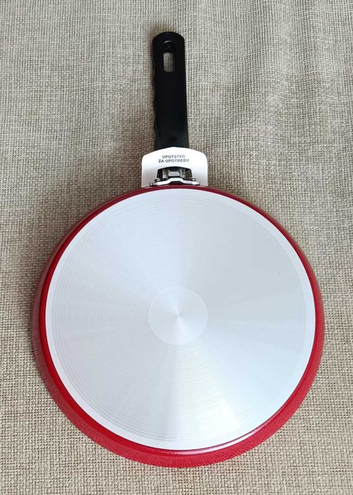 Тиган за палачинки лимитирана серия на COCA COLA. Нов.