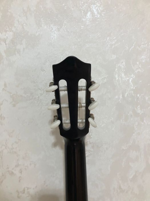 Продам Гитару  б/у