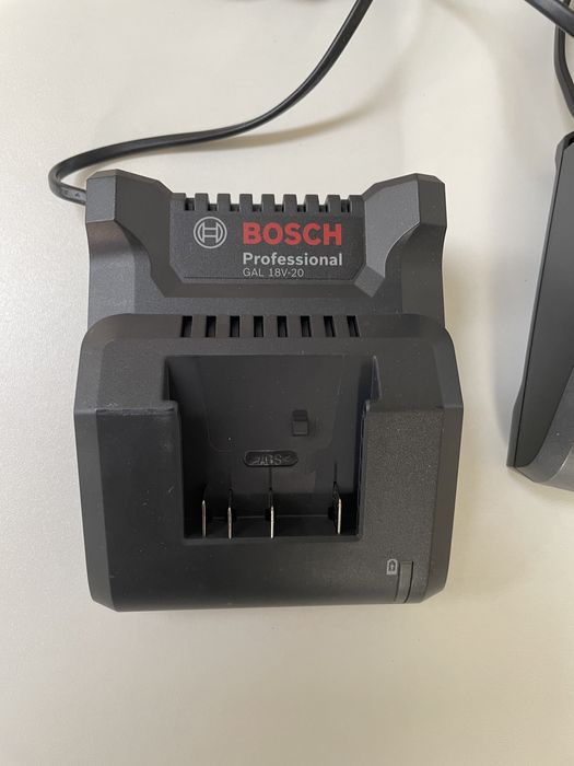 Bosch GAL 18V-20 Incarcator pentru acumulatori Li-ion tensiune 18 volt
