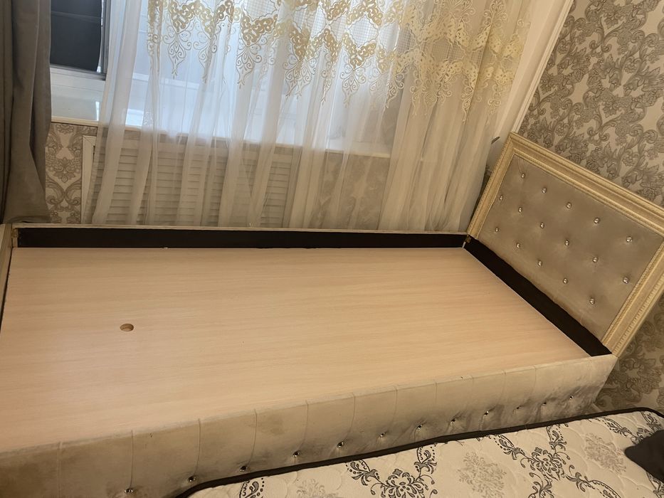 Кровать одна спалная