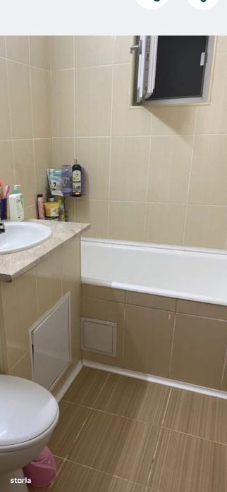 Doua semidecomandate craiovita scoala 34