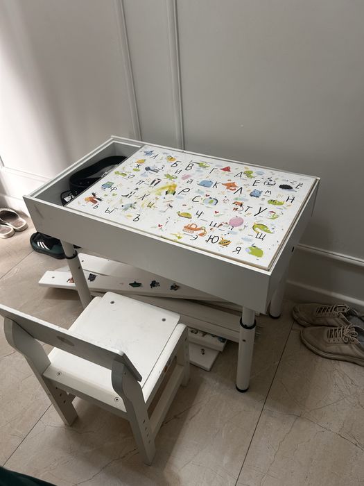 Продам стол детский качественный