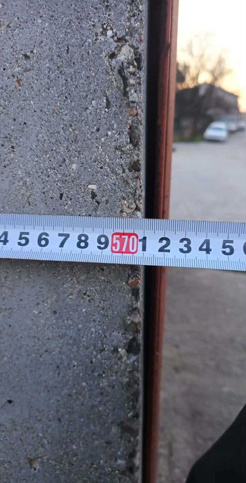 Бетонен гараж с метални врати