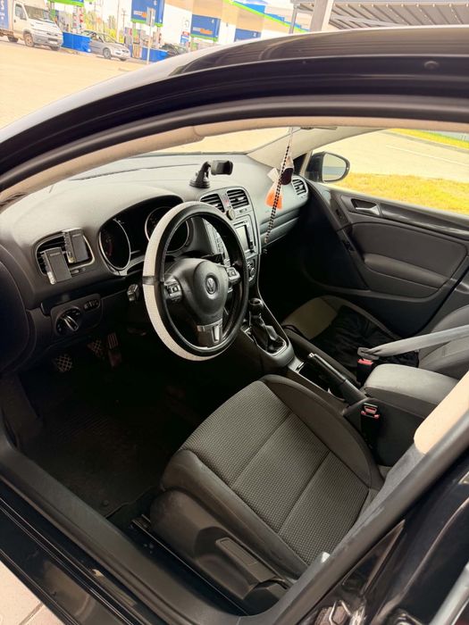 Golf 6 An 2011 Motor 1.6 diesel Manual Revizie făcută recent Distribuție făcută în martie  Ac funcțional Preț în euro