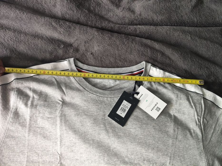 Tommy Hilfiger tricou bărbătesc gri cu logo pe umeri mărimea S nou