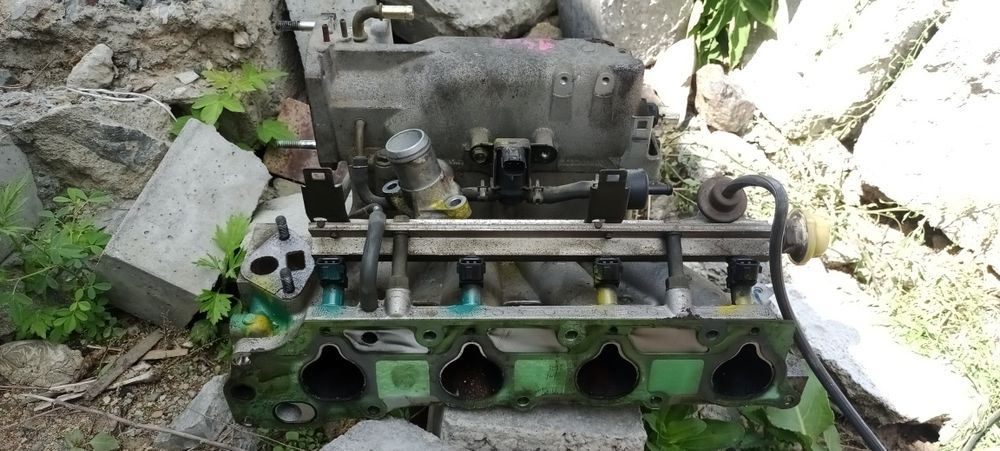Продам впускной коллектор