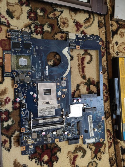Продам Lenovo y570 на запчасти