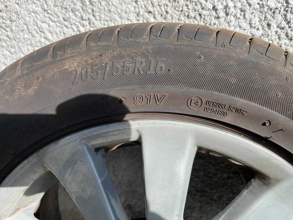 Гуми с джанти за автомобил