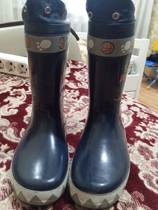 Продам резиновые сапоги