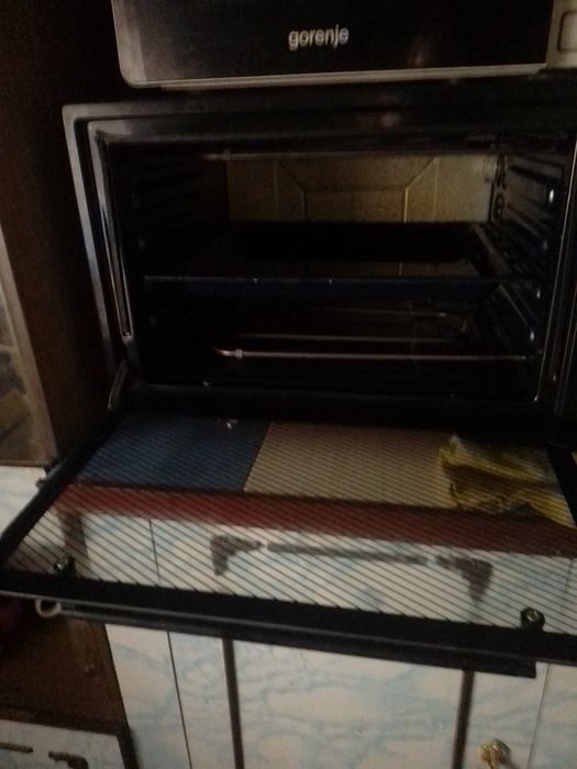 Электропечь в хорошем состоянии