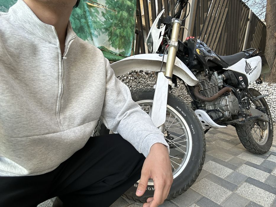 Enduro ( Honda ) tex pasporti bor. akamulyatori oʻtirib qogan,