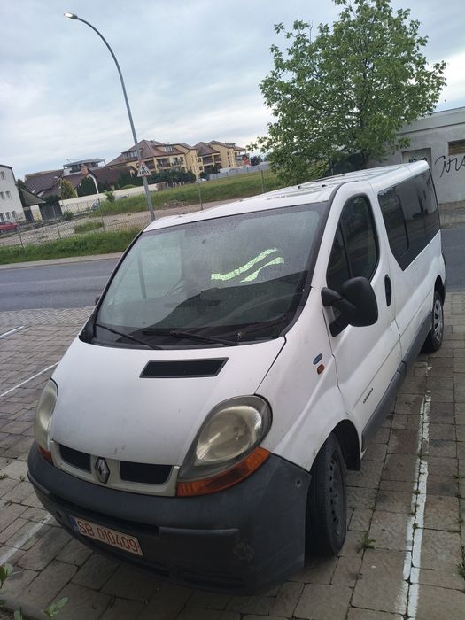 Vând Renault Trafic