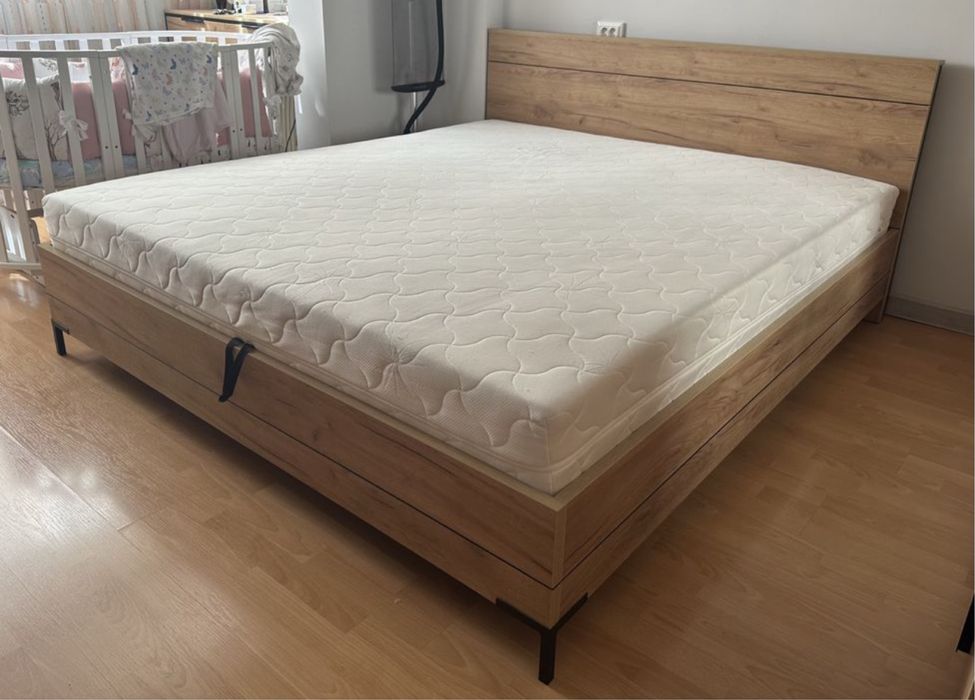 Кровать двуспальная