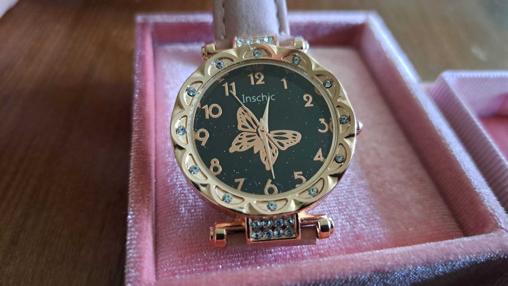 Нов дамски часовник за подарък