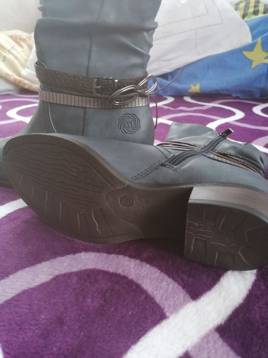 Ghete noi mărimea 39