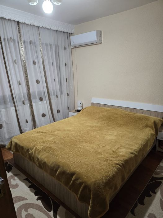 Vând apartament 4 camere