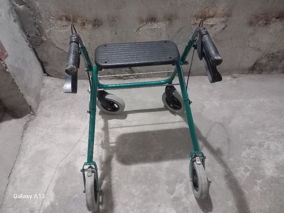 Продавам ролатор