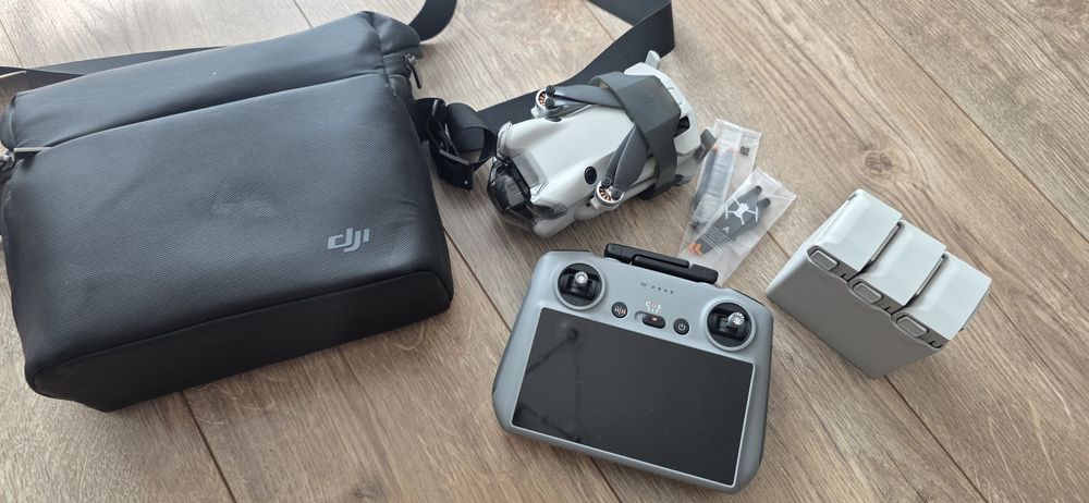 Дрон DJI Mini 4 Pro Fly More пълен комплект