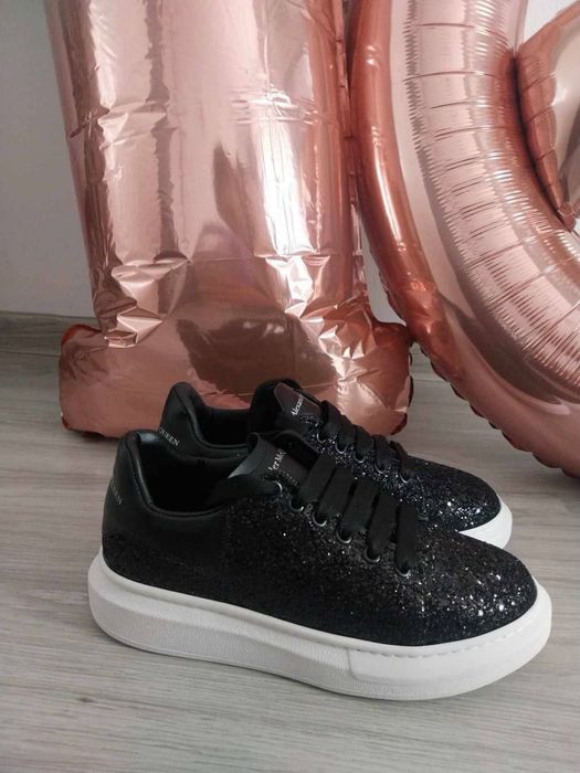 Adidasi Alexander Mcqueen Alb si Negru