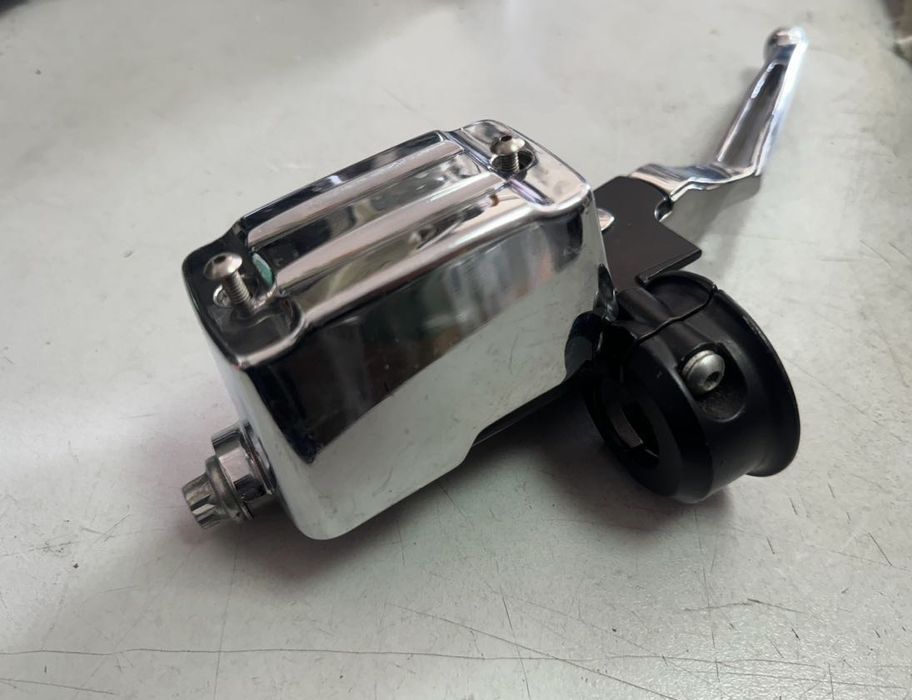 Протектор / предпазител KURYAKYN за предна спирачна помпа за Harley Davidson