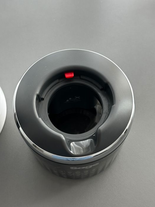 Container zat SAGE Puck Sucker
