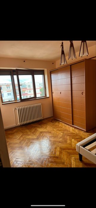 Vand apartament 2 camere , decomandat, etaj 4 ( nu are balcon) zona Marasti , vedere la strada , mobilat si utilat,
