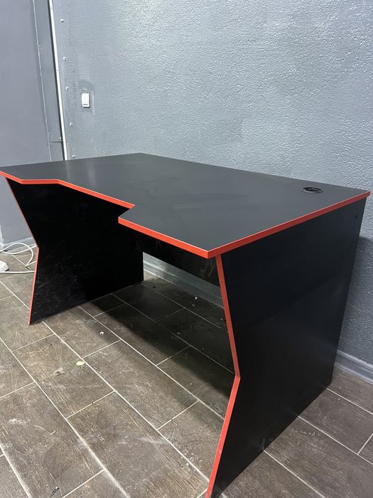 30 тыс! Стол школьный// компьютерный