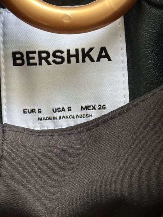 Тренч из экокожи Bershka