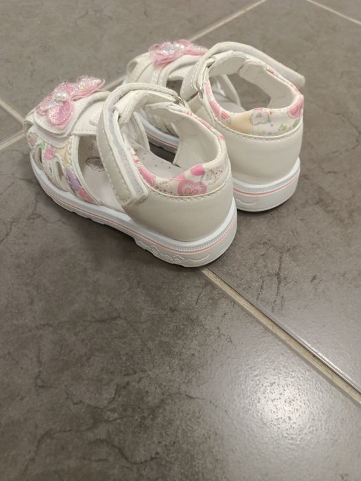 Продам сандали для девочки