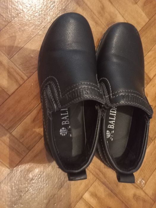 Продам туфли на мальчика